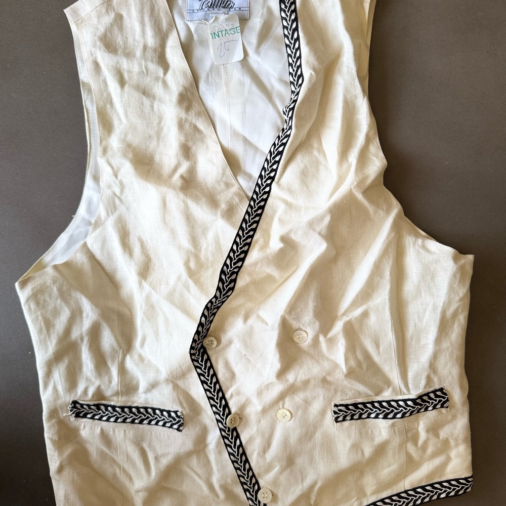 Stylish Cream Tank Top with Black Accents